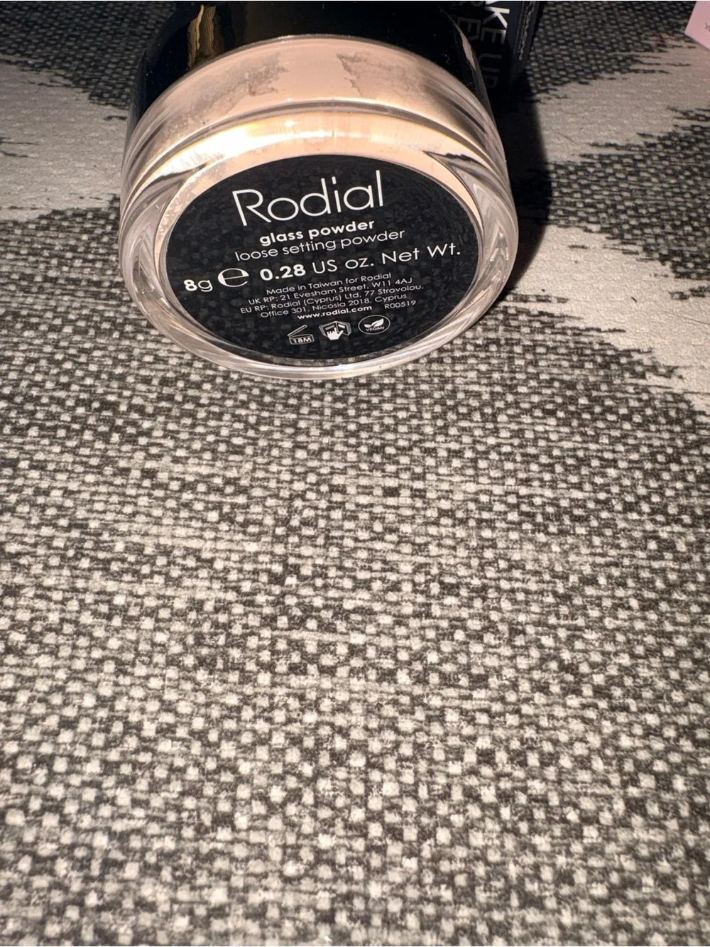 Rodial Glass Powder Loose Blurring Powder - Beige Shade